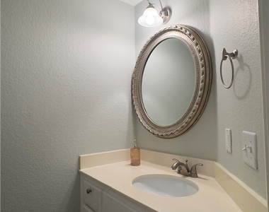 513 Water Oak Lane - Photo Thumbnail 6