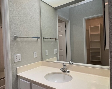 513 Water Oak Lane - Photo Thumbnail 13