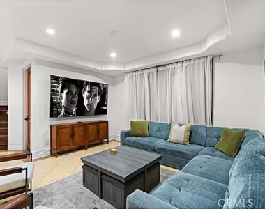 16806 Addison Street - Photo Thumbnail 5