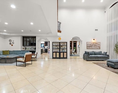16806 Addison Street - Photo Thumbnail 3
