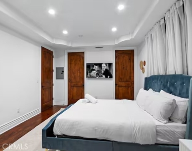 16806 Addison Street - Photo Thumbnail 17