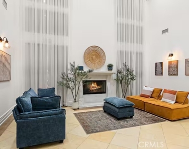 16806 Addison Street - Photo Thumbnail 4