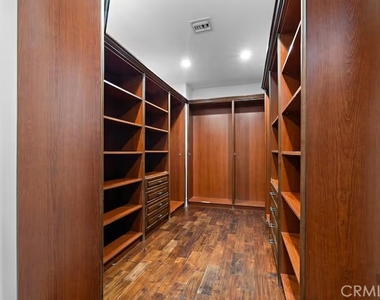 16806 Addison Street - Photo Thumbnail 18