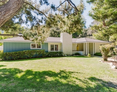 3747 El Lado Drive - Photo Thumbnail 4