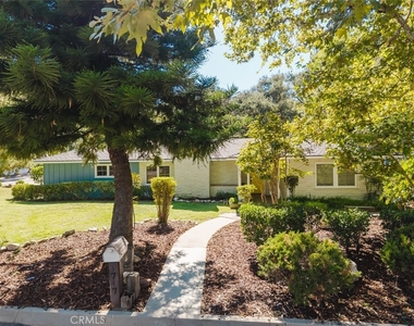 3747 El Lado Drive - Photo Thumbnail 6