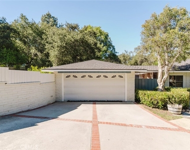 3747 El Lado Drive - Photo Thumbnail 5
