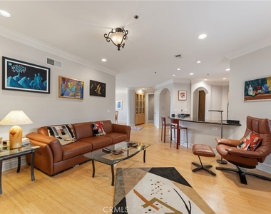 850 N Croft Avenue - Photo Thumbnail 14