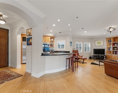 850 N Croft Avenue - Photo Thumbnail 16