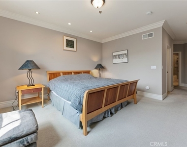 850 N Croft Avenue - Photo Thumbnail 21