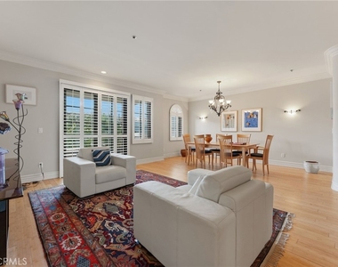 850 N Croft Avenue - Photo Thumbnail 8