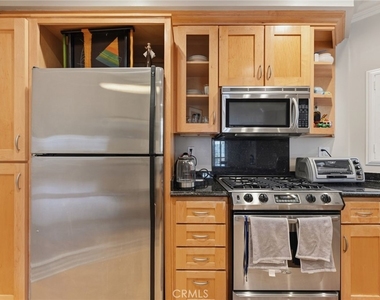 850 N Croft Avenue - Photo Thumbnail 19