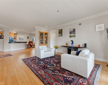 850 N Croft Avenue - Photo Thumbnail 7