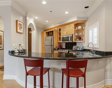 850 N Croft Avenue - Photo Thumbnail 17