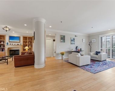 850 N Croft Avenue - Photo Thumbnail 5