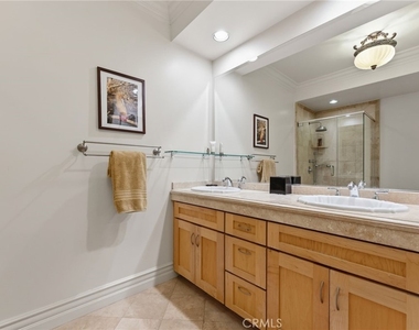 850 N Croft Avenue - Photo Thumbnail 22