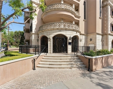 850 N Croft Avenue - Photo Thumbnail 1