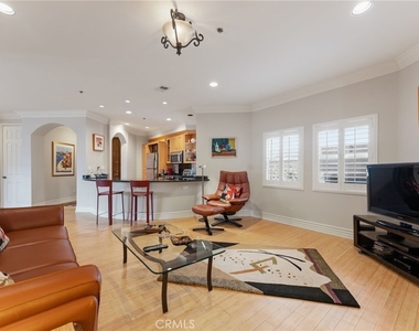 850 N Croft Avenue - Photo Thumbnail 15