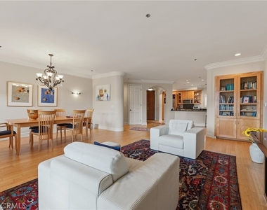 850 N Croft Avenue - Photo Thumbnail 6