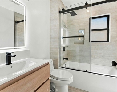 1427 N Bronson Ave - Photo Thumbnail 18