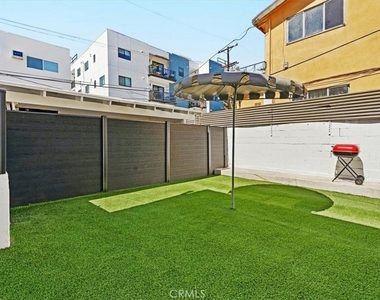 1427 N Bronson Ave - Photo Thumbnail 6