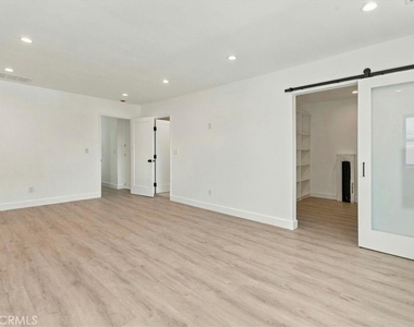 1427 N Bronson Ave - Photo Thumbnail 11