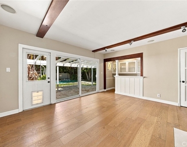 13047 Magnolia Boulevard - Photo Thumbnail 21
