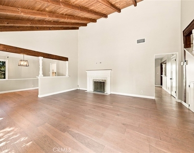 13047 Magnolia Boulevard - Photo Thumbnail 5