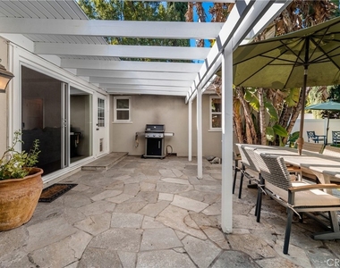 13047 Magnolia Boulevard - Photo Thumbnail 33