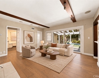 13047 Magnolia Boulevard - Photo Thumbnail 19