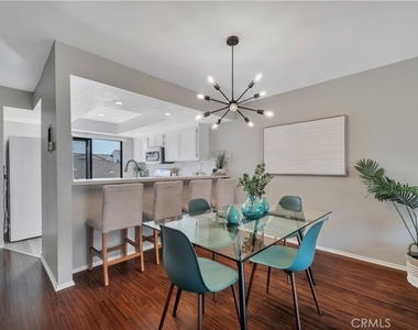 2721 Gramercy Avenue - Photo Thumbnail 4