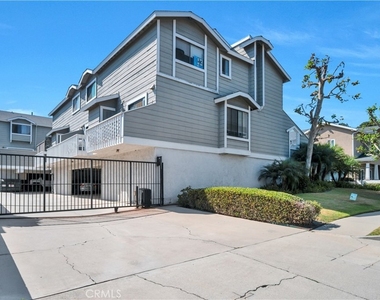 2721 Gramercy Avenue - Photo Thumbnail 24