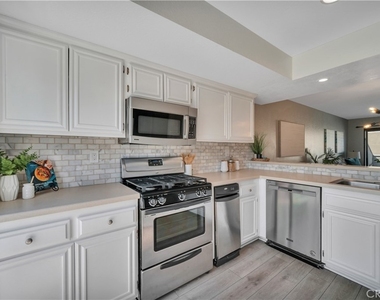 2721 Gramercy Avenue - Photo Thumbnail 8