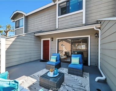 2721 Gramercy Avenue - Photo Thumbnail 2
