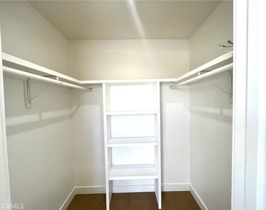 624 W 38th Street - Photo Thumbnail 10