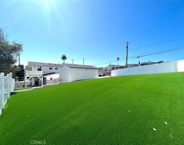 624 W 38th Street - Photo Thumbnail 19