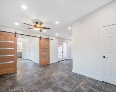 1060 W 6th - Photo Thumbnail 2