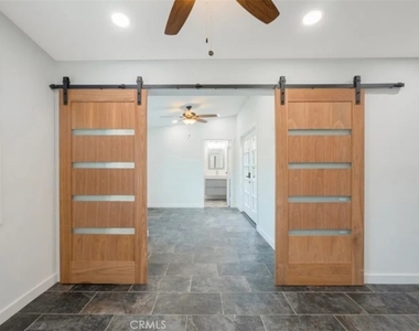 1060 W 6th - Photo Thumbnail 4