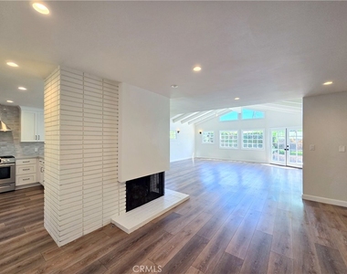 872 N Karen Way - Photo Thumbnail 3