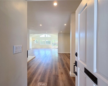 872 N Karen Way - Photo Thumbnail 2