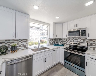 900 W Country View - Photo Thumbnail 4
