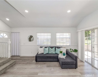 900 W Country View - Photo Thumbnail 3