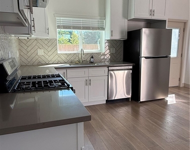 2348 Angelcrest Drive - Photo Thumbnail 18