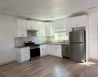 2348 Angelcrest Drive - Photo Thumbnail 3