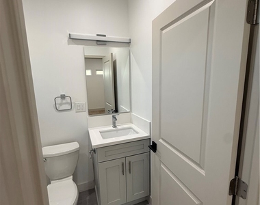 2348 Angelcrest Drive - Photo Thumbnail 20