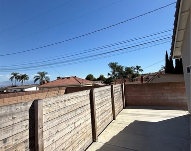 2348 Angelcrest Drive - Photo Thumbnail 15