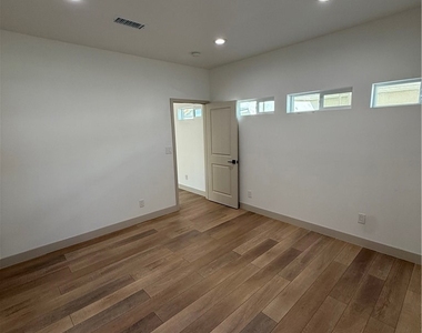 2348 Angelcrest Drive - Photo Thumbnail 5
