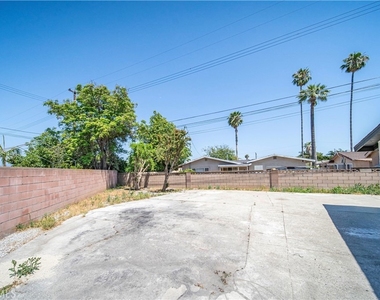 14215 Ragus Street - Photo Thumbnail 4