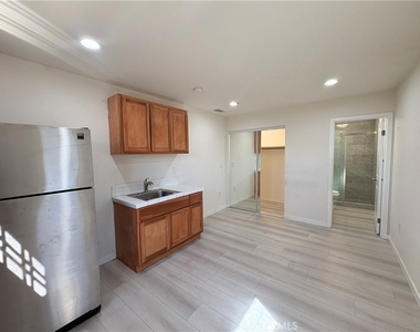 324 E 236th - Photo Thumbnail 3