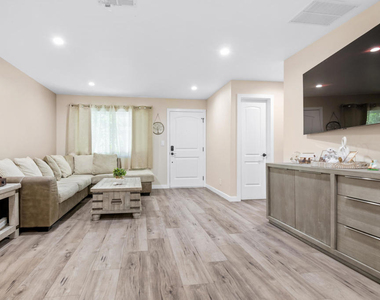 20224 Cohasset Street - Photo Thumbnail 1