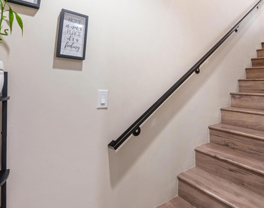 20224 Cohasset Street - Photo Thumbnail 12
